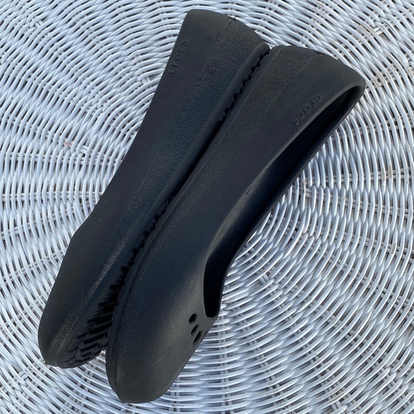 Crocs Flats Slip-on Shoes Women’s Size 7 - Picture 5 of 8